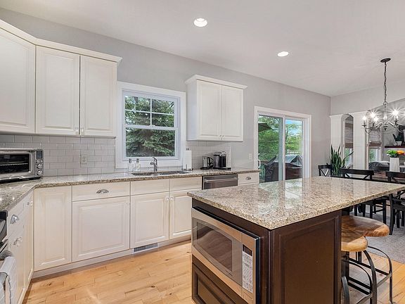 5th image of 1645 Amberley Ct SE