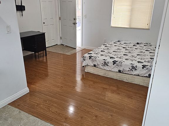 4th image of 1136 N Viceroy Ave