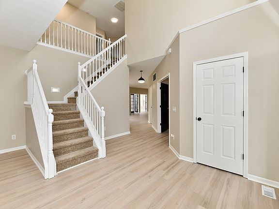 4th image of 269 Wakefield Dr E