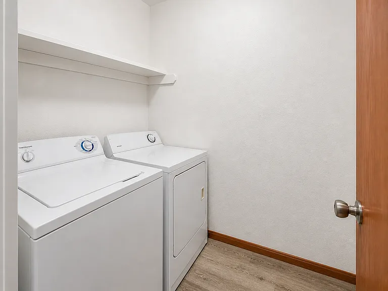 Willow Creek Apartments — Photo 48