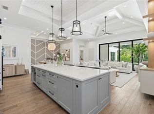 1064 13th St N, Naples, FL 34102