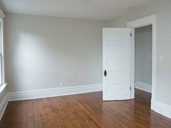 Upstairs front bedroom