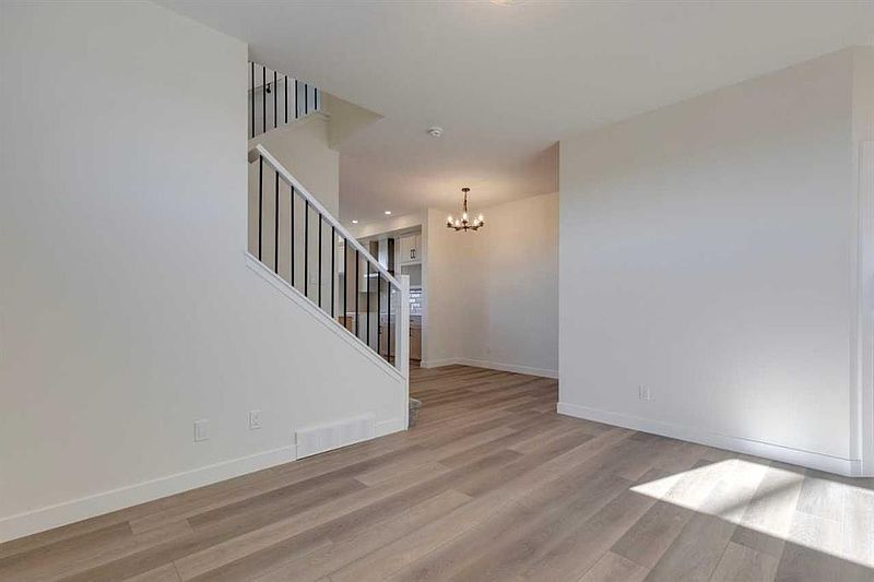 Calgary House for rent - 4 Bedrooms — photo 4