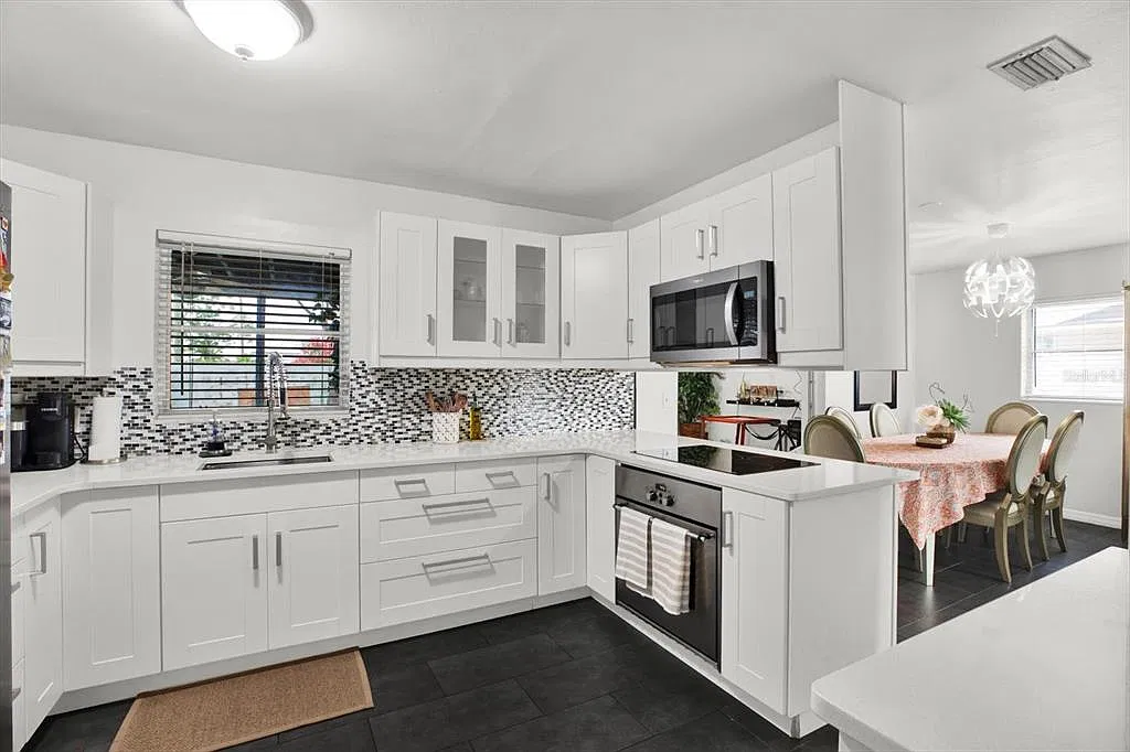3 bed, 1.5 bath, 1504 sqft, $2,650 — Photo 2