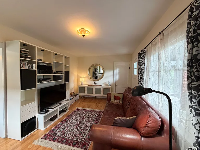 631 Jackson St — Photo 14
