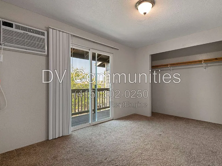389 NE 10th St #22 — Photo 10
