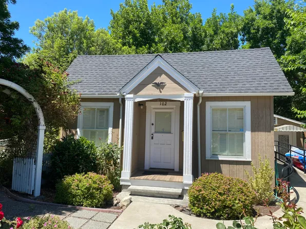 102 Home St, Talent, OR 97540