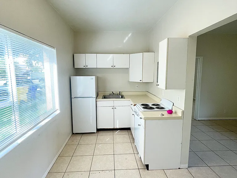 330 Almeria Rd — Photo 8