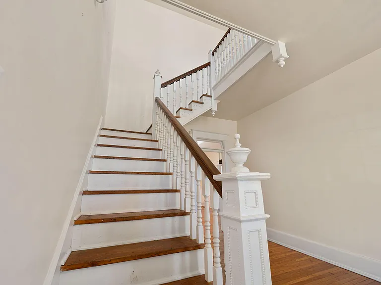 406 N Main St — Photo 9