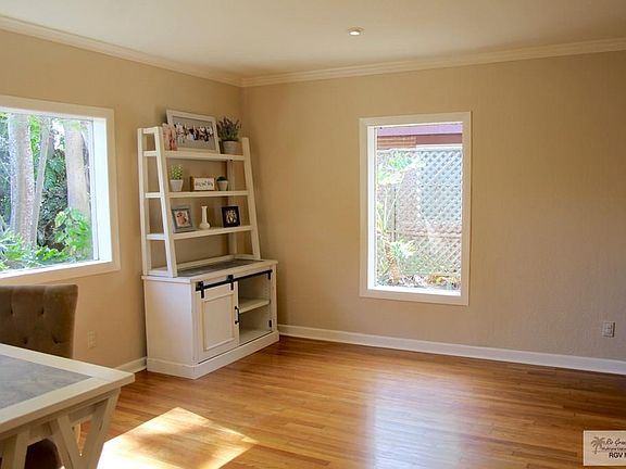 3rd image of 1605 Elmwood Dr