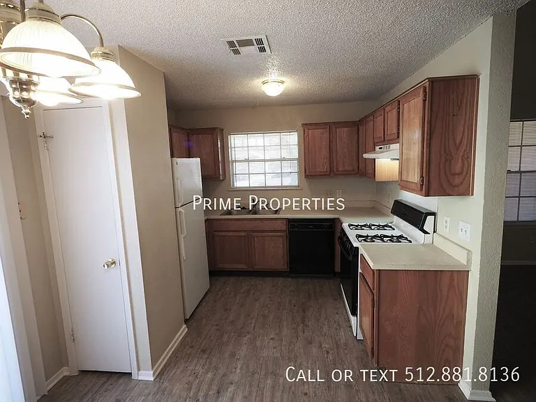 404 Burlwood Ct — Photo 5