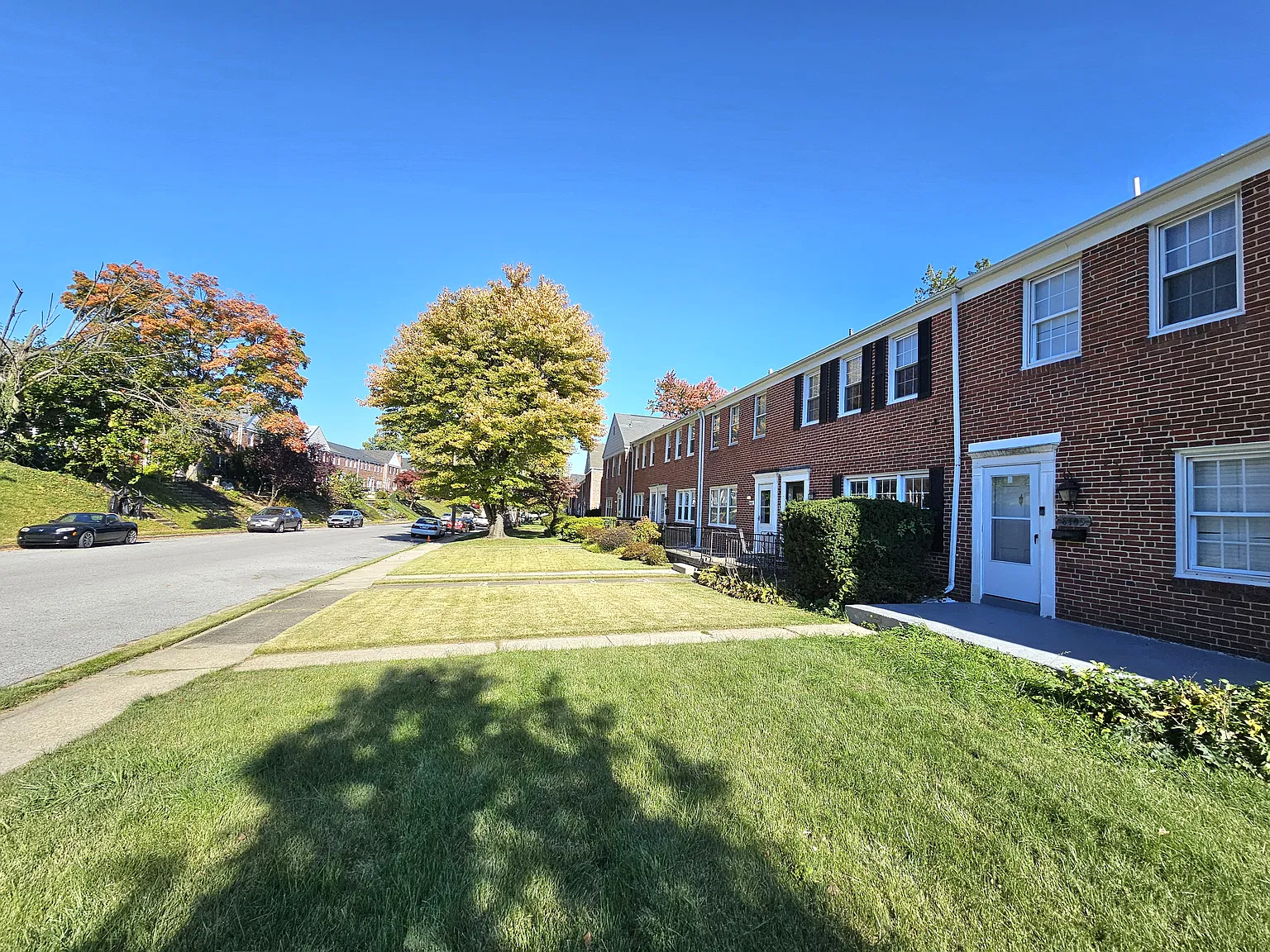 3 bed, 1600 sqft, $2,200 — Photo 3