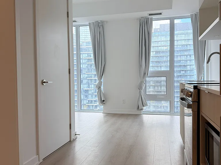100 Queen St E #2912 — Photo 18