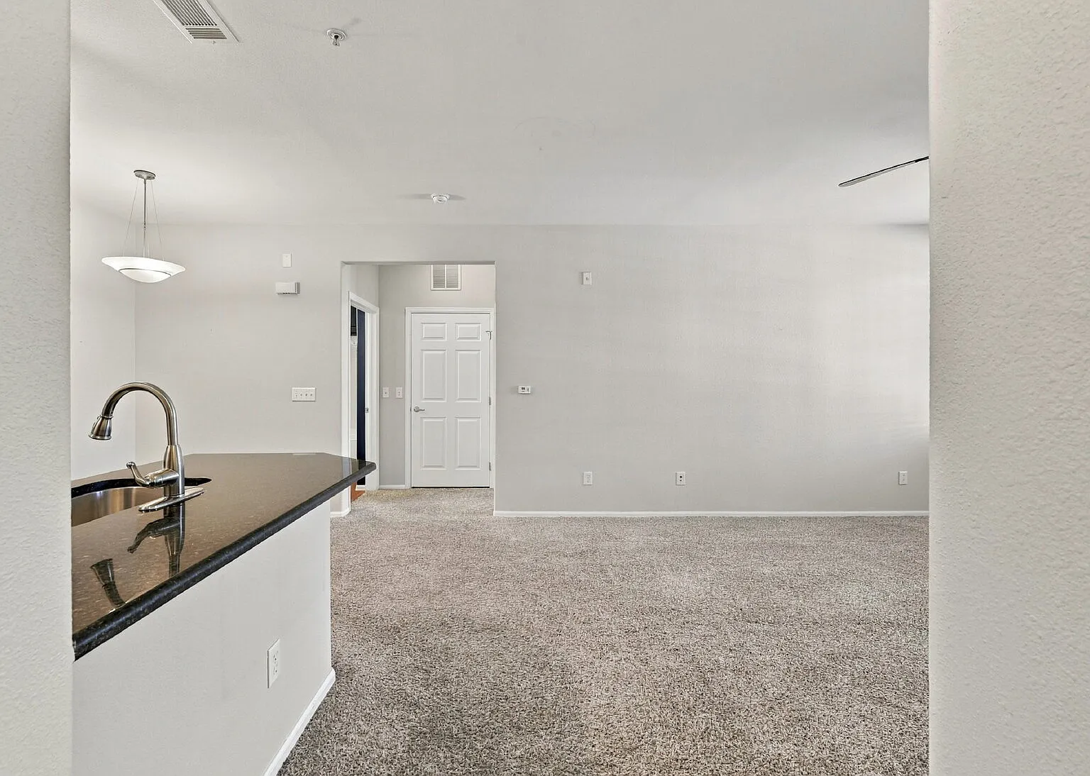 1 bed, 1.0 bath, 697 sqft, $1,680 — Photo 4