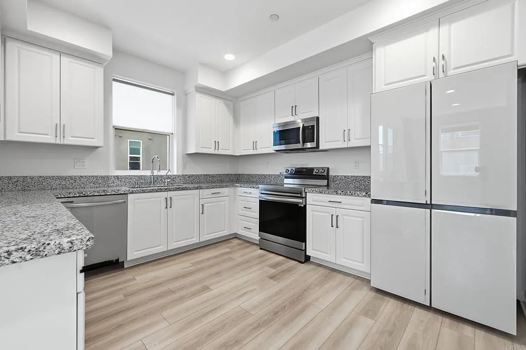 2 bed, 2.5 bath, 1289 sqft, $3,795 — Photo 2