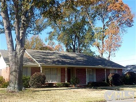 1st image of 925 Bradley Dr