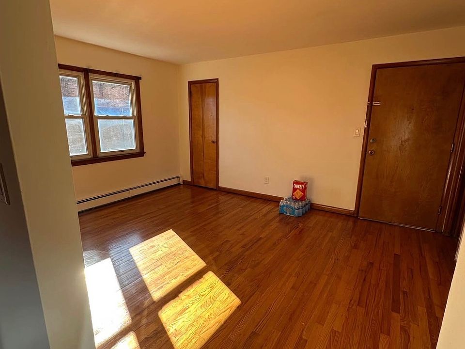1st image of 201 Main St APT 4