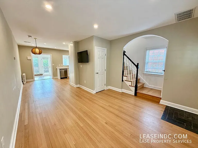 1941 39th St NW — Photo 4