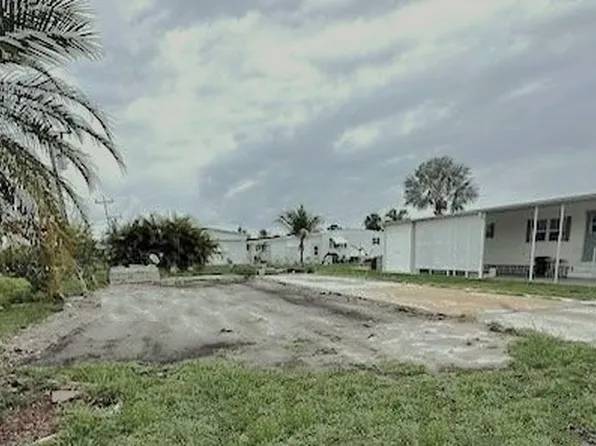 593 Daisy Dr, North Fort Myers, FL 33917