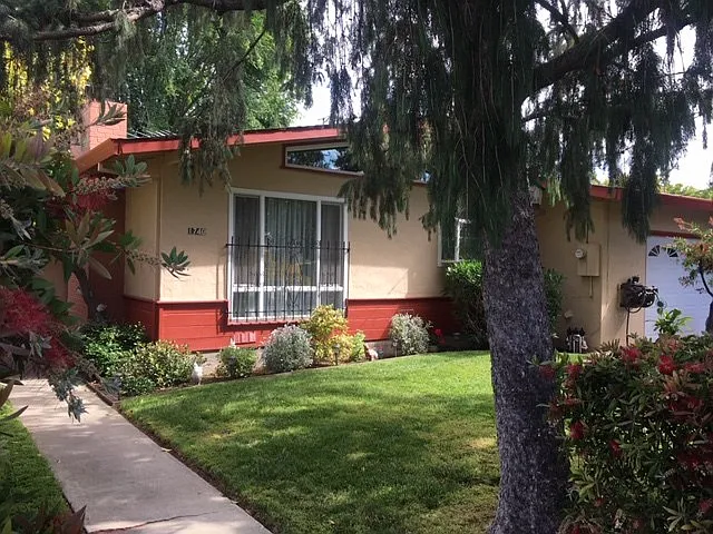 1740 Pine St photo 1