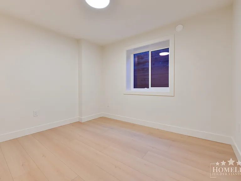 11004 78th Ave #BASEMENT — Photo 4