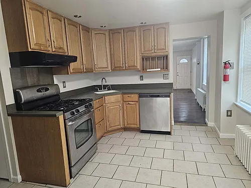320 E Broad St Photo 1
