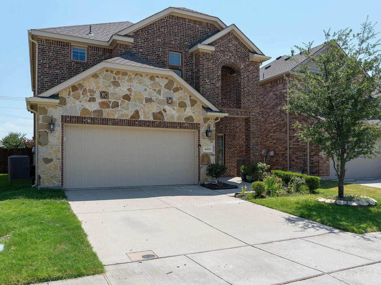 4 bed, 3.5 bath, 2610 sqft, $2,850 — Photo 2