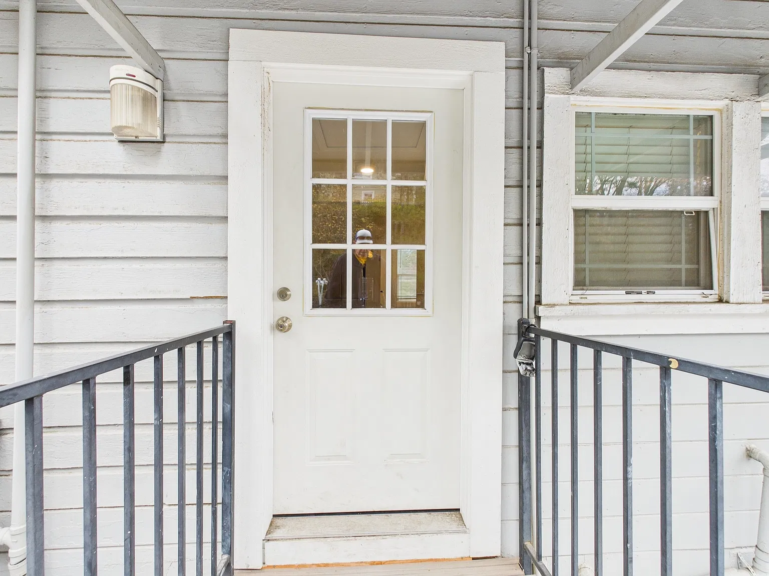 2 bed, 750 sqft, $2,300 — Photo 1