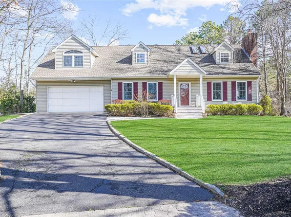 9 Dana Ct, Miller Place, NY 11764