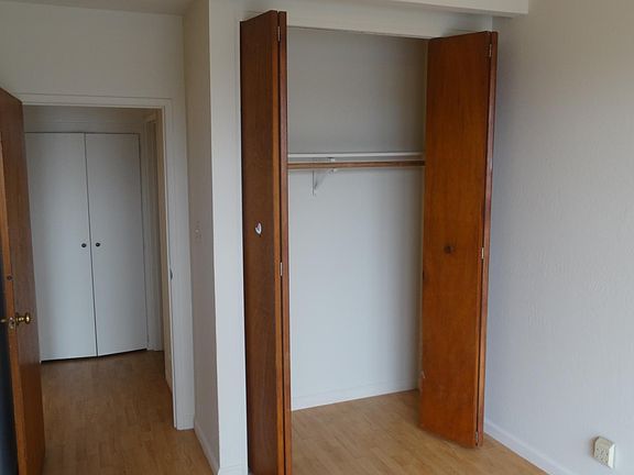 2nd image of 528 Mayfair Ave APT 4