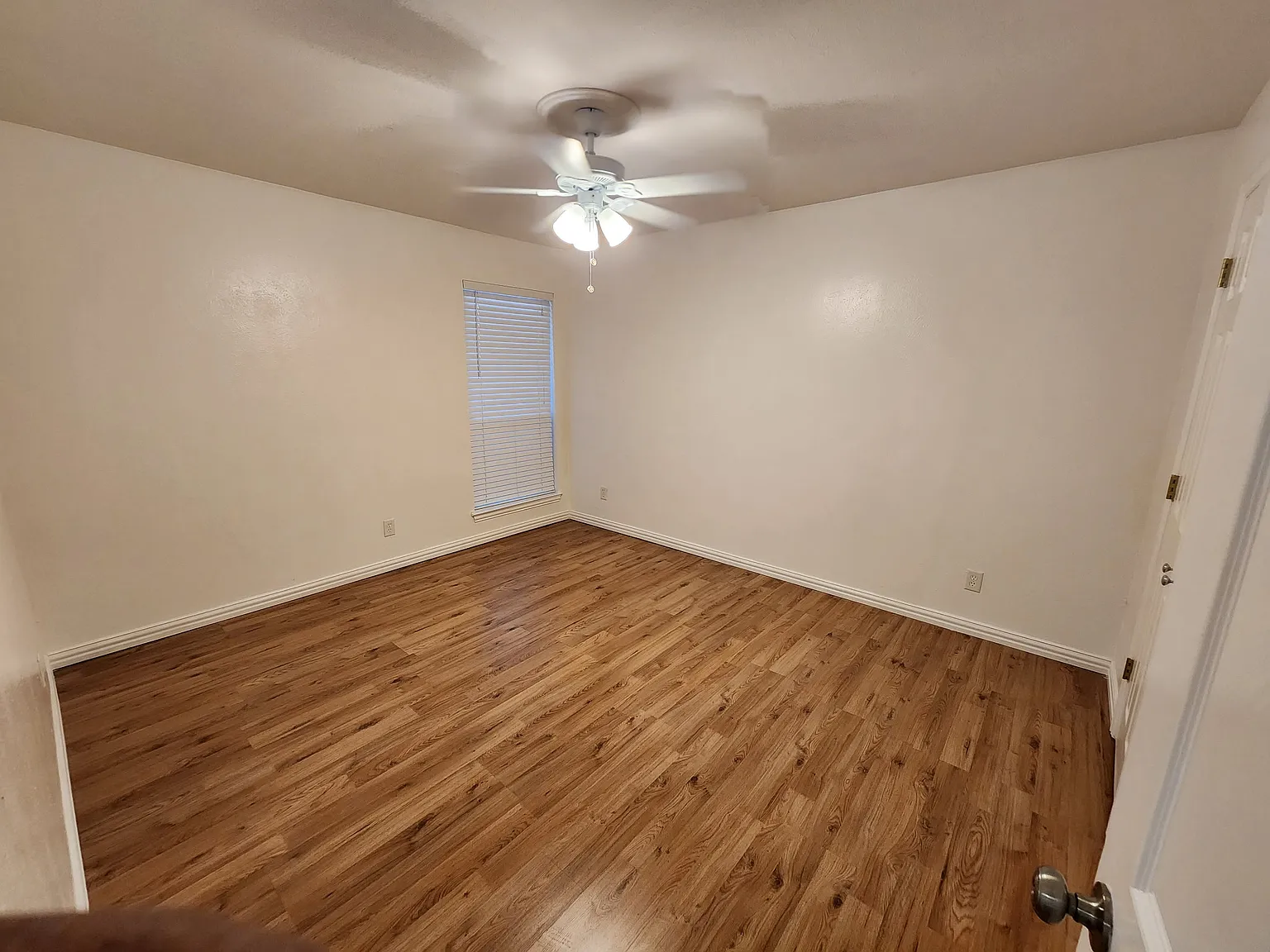 2 bed, 851 sqft, $1,700 — Photo 2