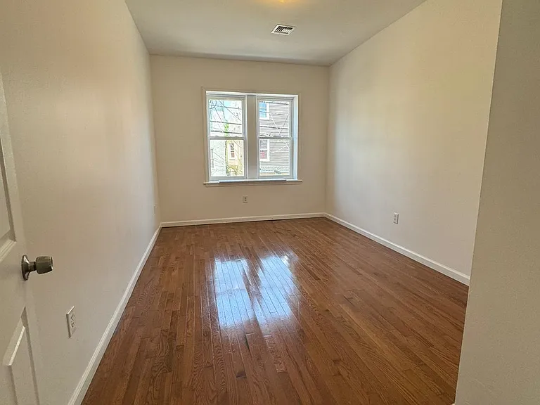 173 3rd St #2L — Photo 3