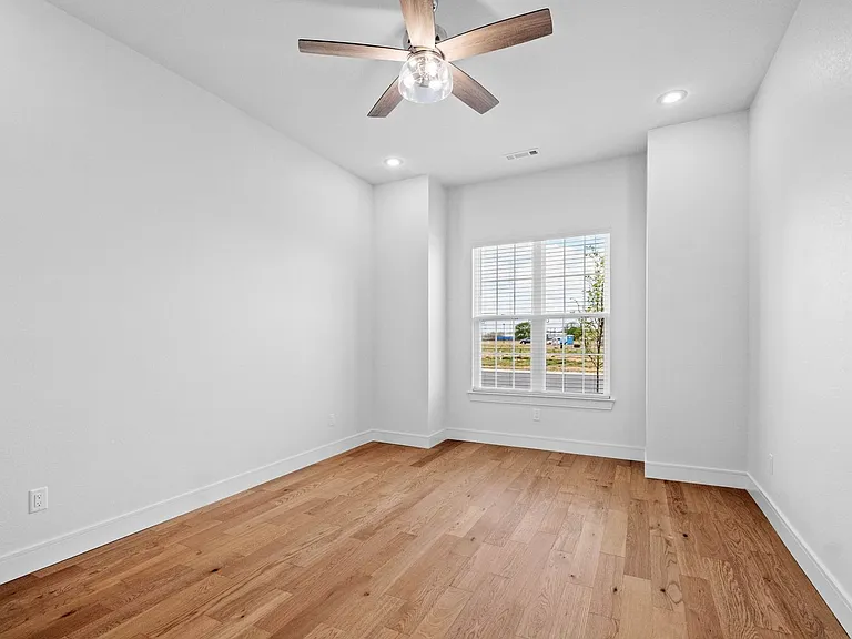 6465 Courtland Ave — Photo 11