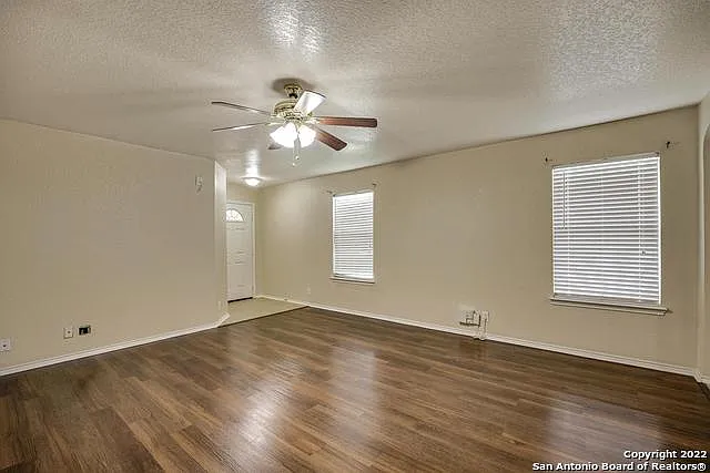 3 bed, 2.0 bath, 1444 sqft, $1,595 — Photo 3