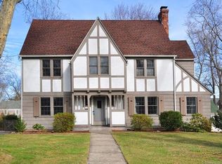 92 Four Mile Rd, West Hartford, CT 06107