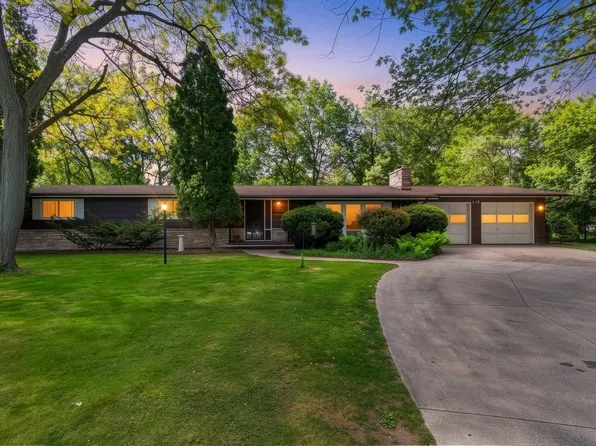 1112 Manitowoc Rd, Menasha, WI 54952