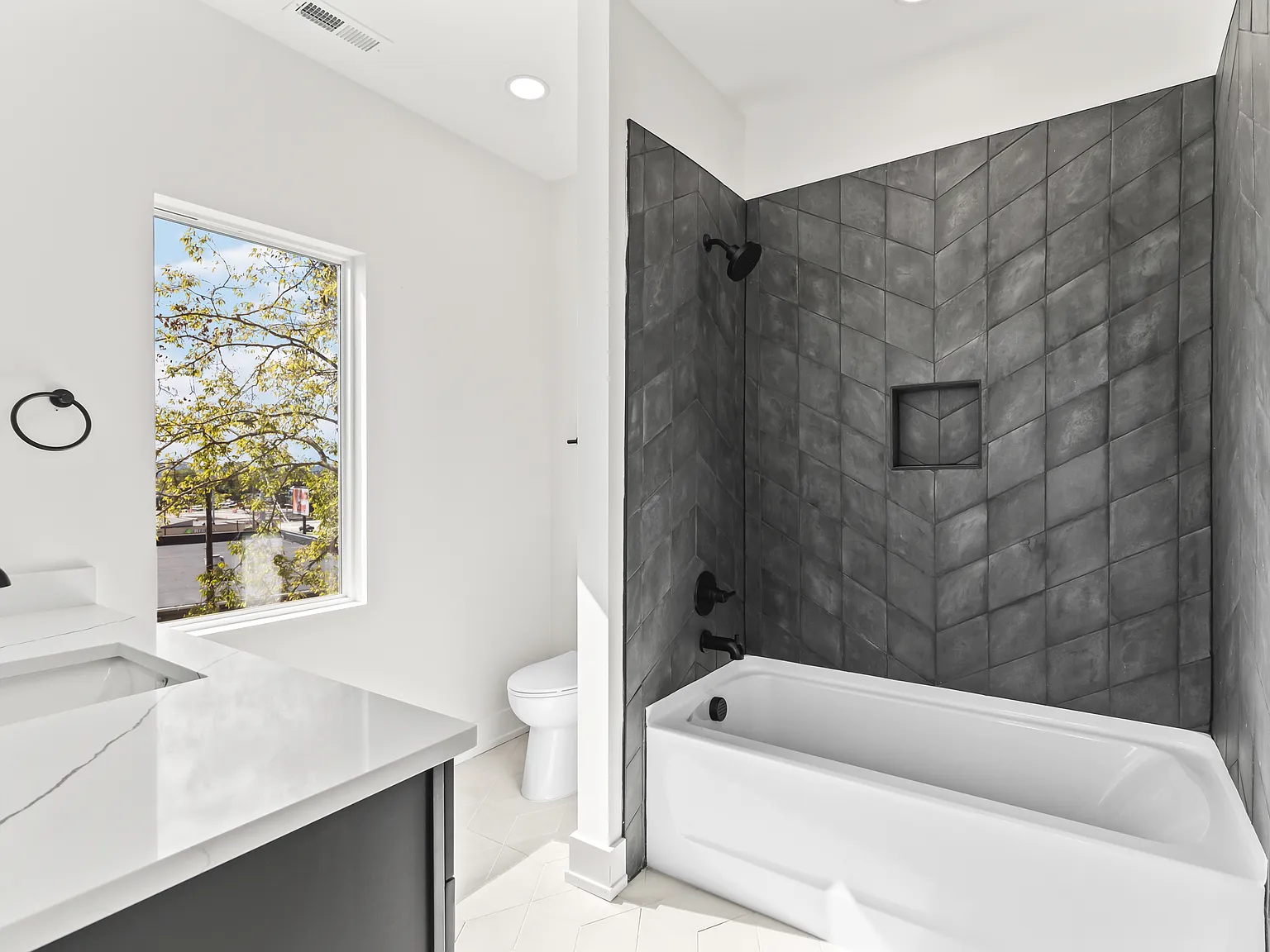 2107 Courtney Ave — Photo 4