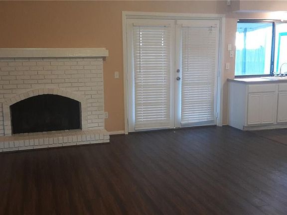 2nd image of 2920 Sidney Dr