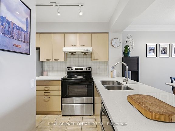 2nd image of 2 Clairtrell Rd #609