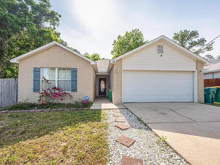 3 bed, 1551 sqft, $2,300 — Photo 1