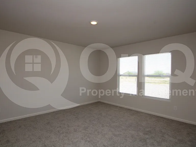 3750 N San Carlos Dr — Photo 7
