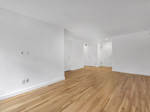 5th image of 101 W 15th St APT 106
