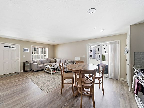 4th image of 138 Elm St APT 38