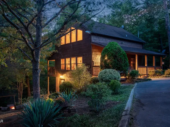 2306 Wooddale Way, Pigeon Forge, TN 37876