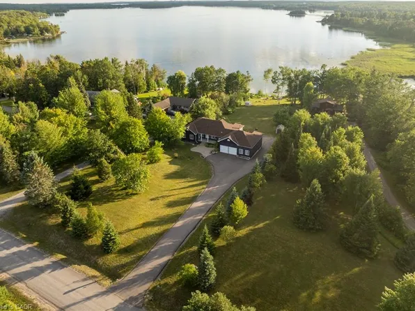 2667 Mary Nichols Rd, Selwyn, ON K0L 2H0