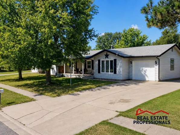 2709 Colleen Ave, Dodge City, KS 67801