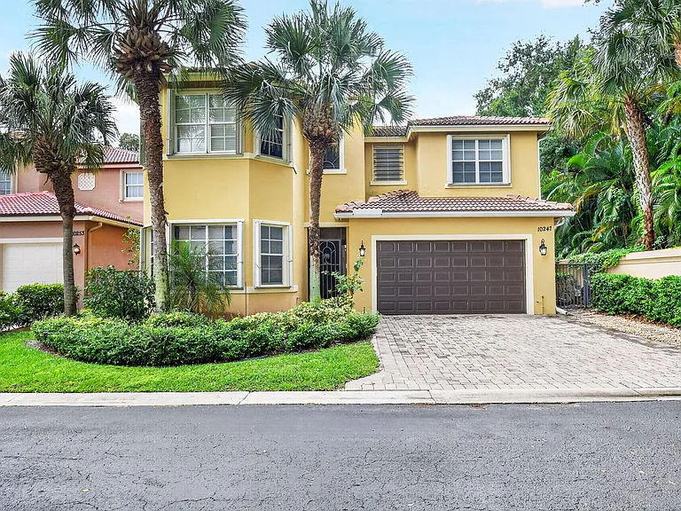 10247 Isle Wynd Ct — Photo 2