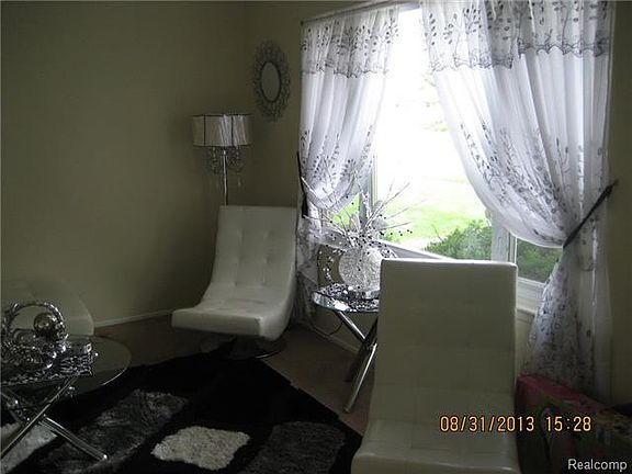 3rd image of 2831 Downey Dr