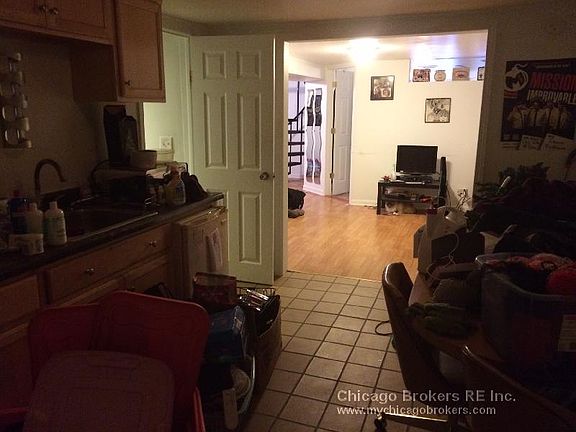 4th image of 2045 W Fullerton Ave