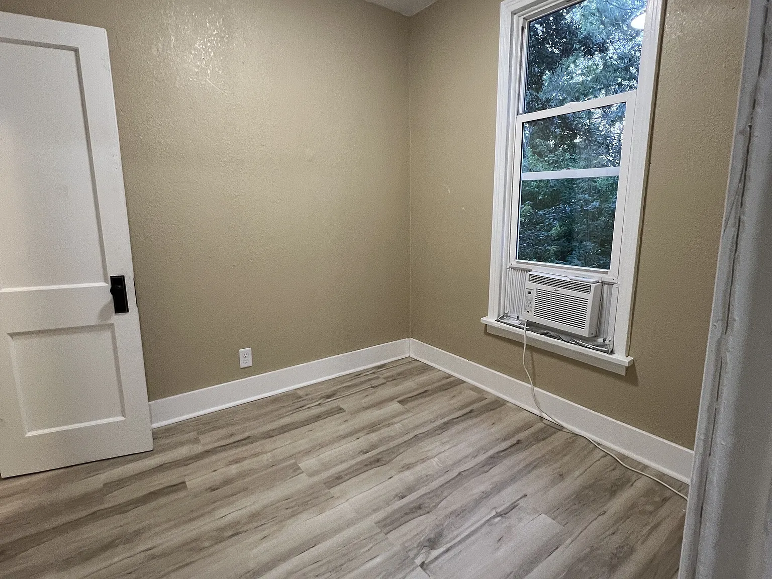 2 bed, 1.0 bath, $775 — Photo 4